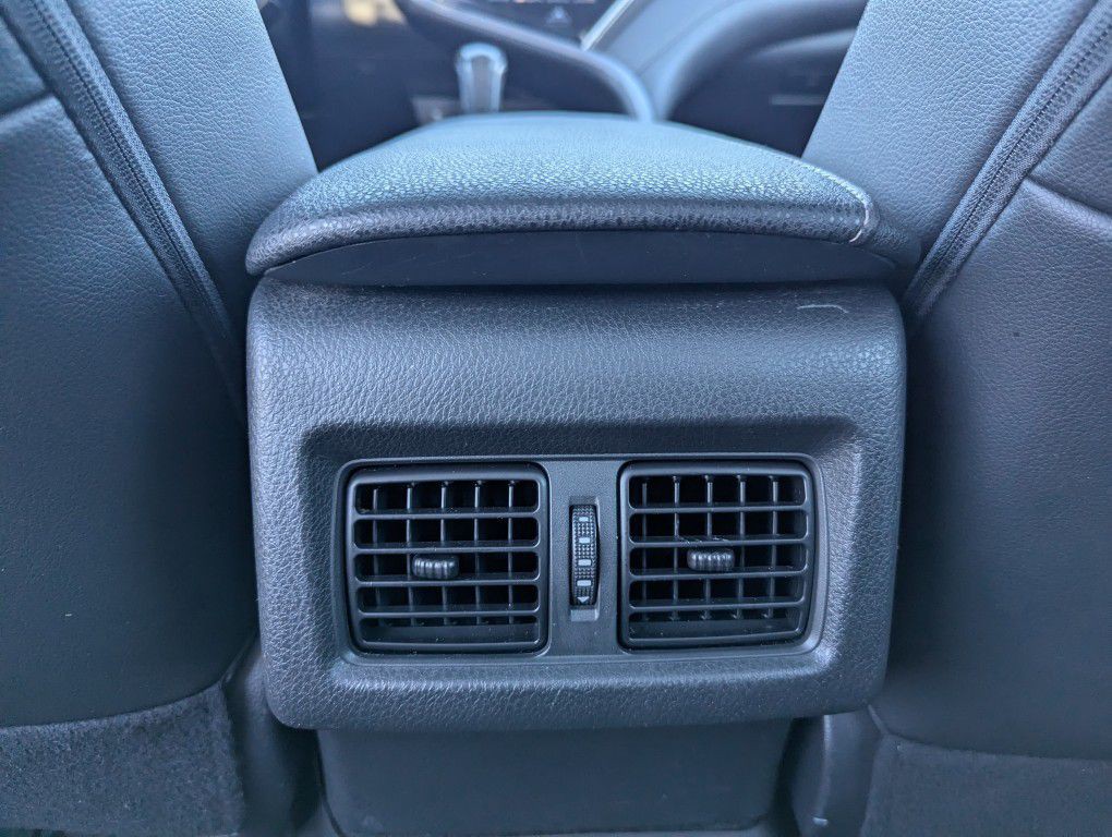 2018 Toyota Camry Image 24