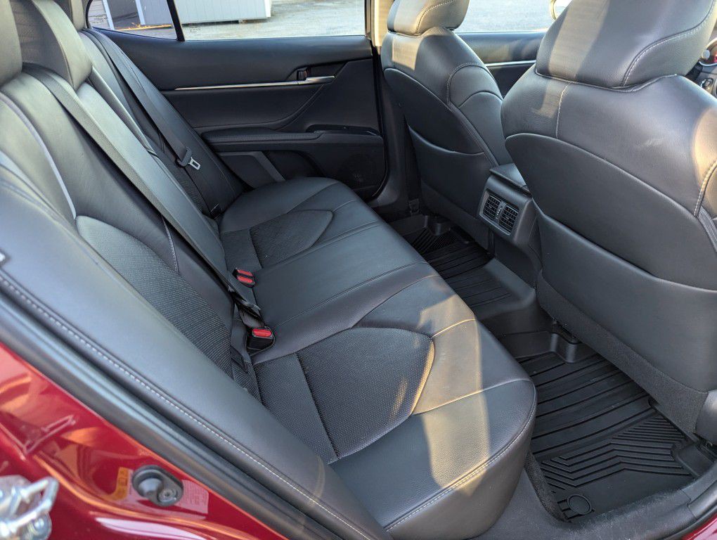 2018 Toyota Camry Image 28