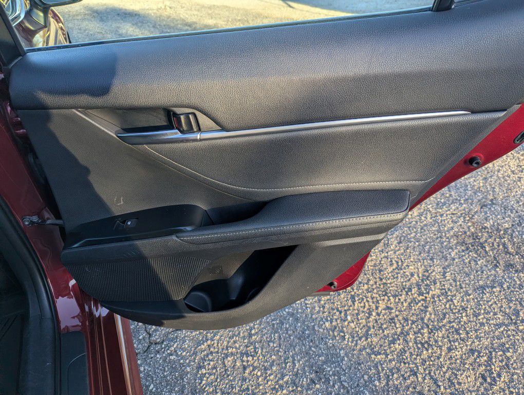 2018 Toyota Camry Image 29