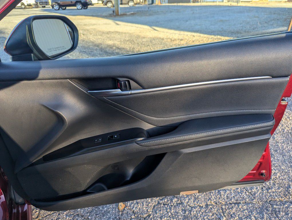 2018 Toyota Camry Image 32