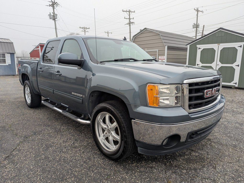 2007 GMC Sierra Image 1