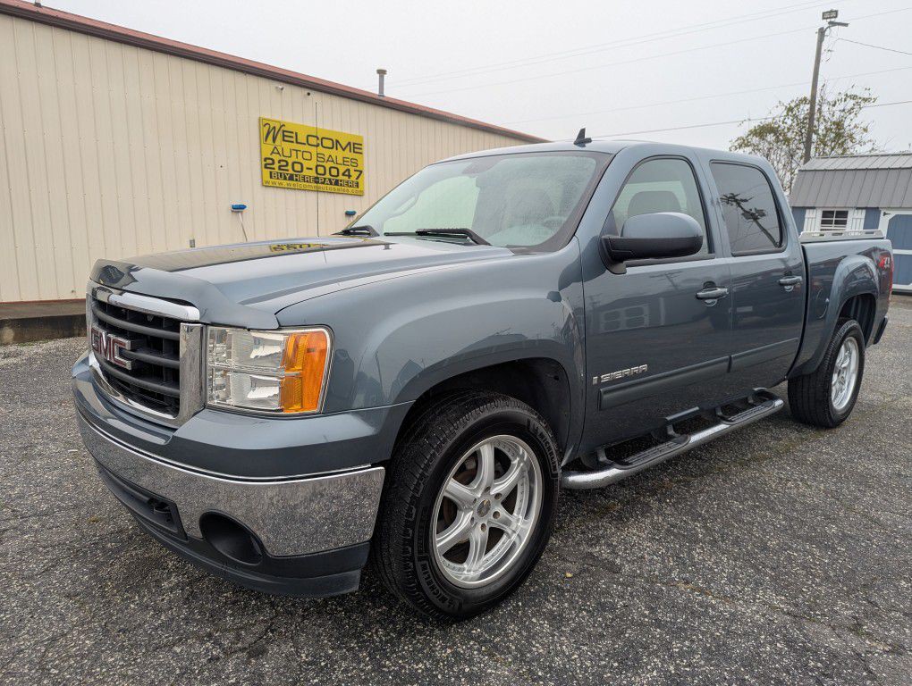 2007 GMC Sierra Image 2