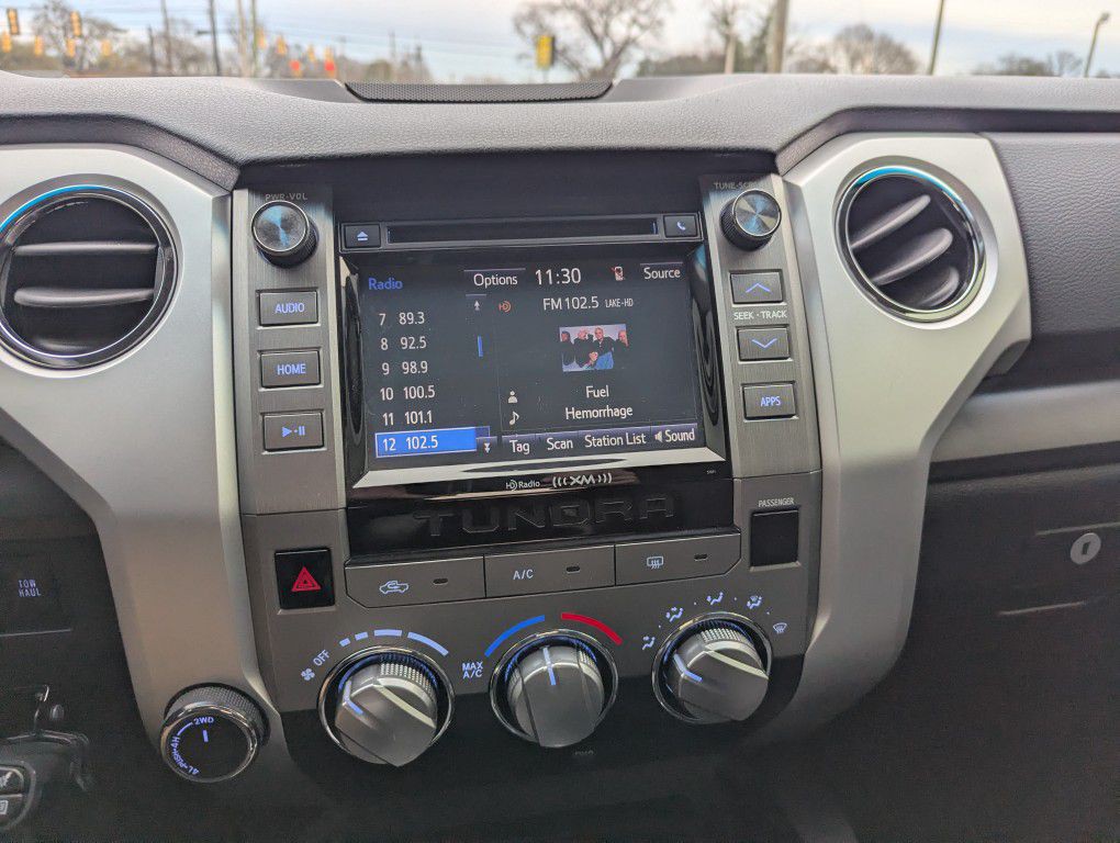 2015 Toyota Tundra Image 13