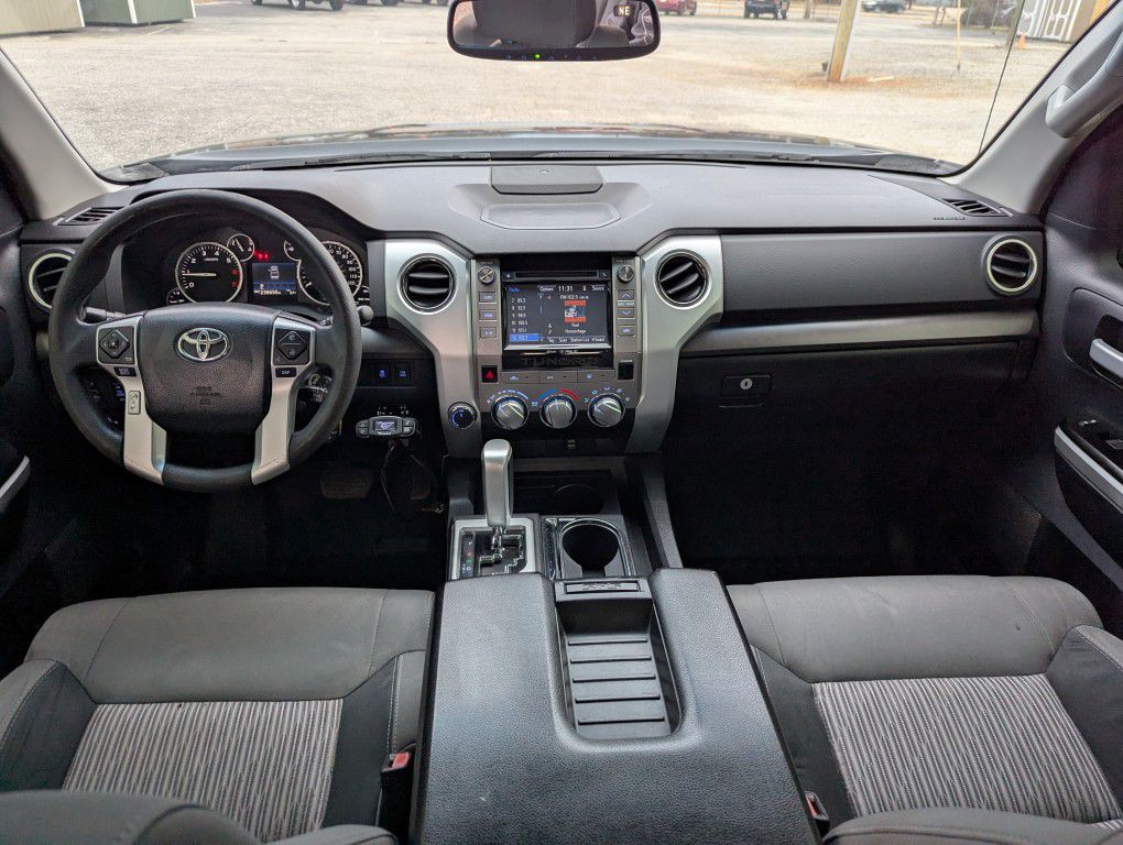 2015 Toyota Tundra Image 24