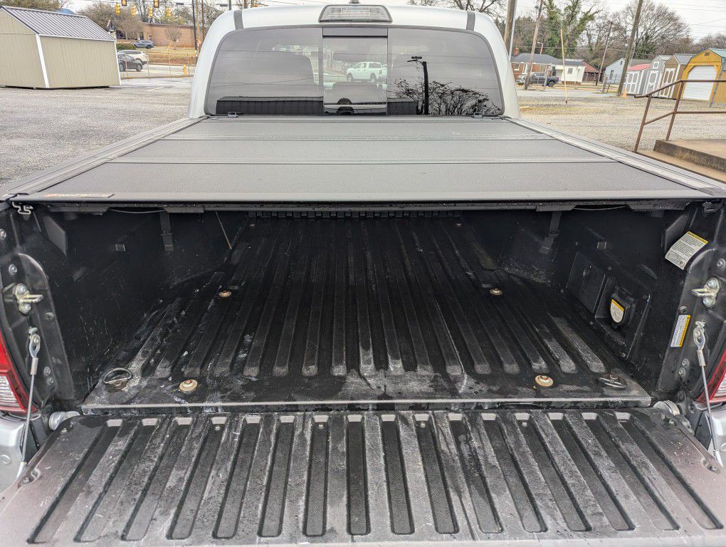 2019 Toyota Tacoma Image 10