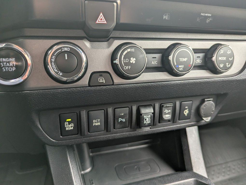 2019 Toyota Tacoma Image 19