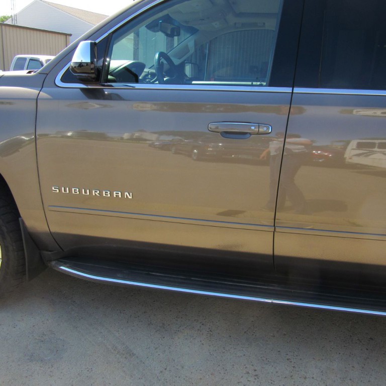 2015 Chevrolet Suburban Image 2