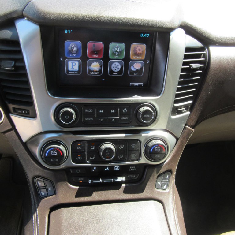 2015 Chevrolet Suburban Image 4