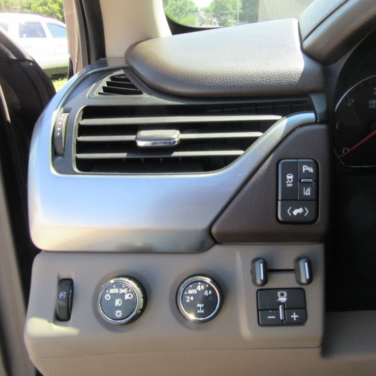 2015 Chevrolet Suburban Image 6