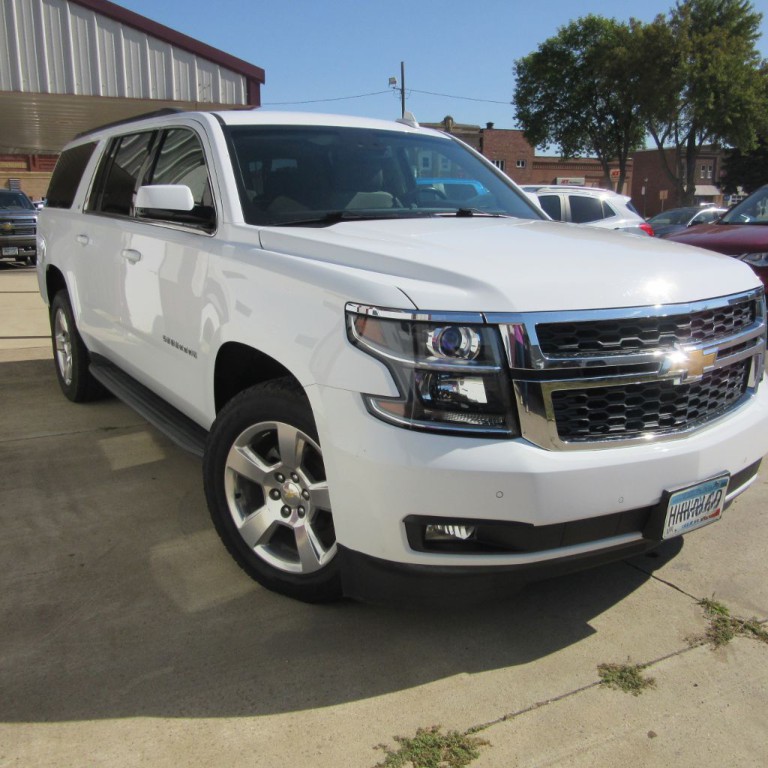 2016 Chevrolet Suburban Image 3