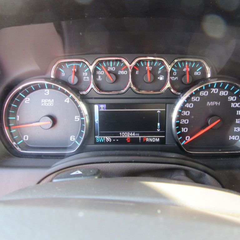 2016 Chevrolet Suburban Image 5