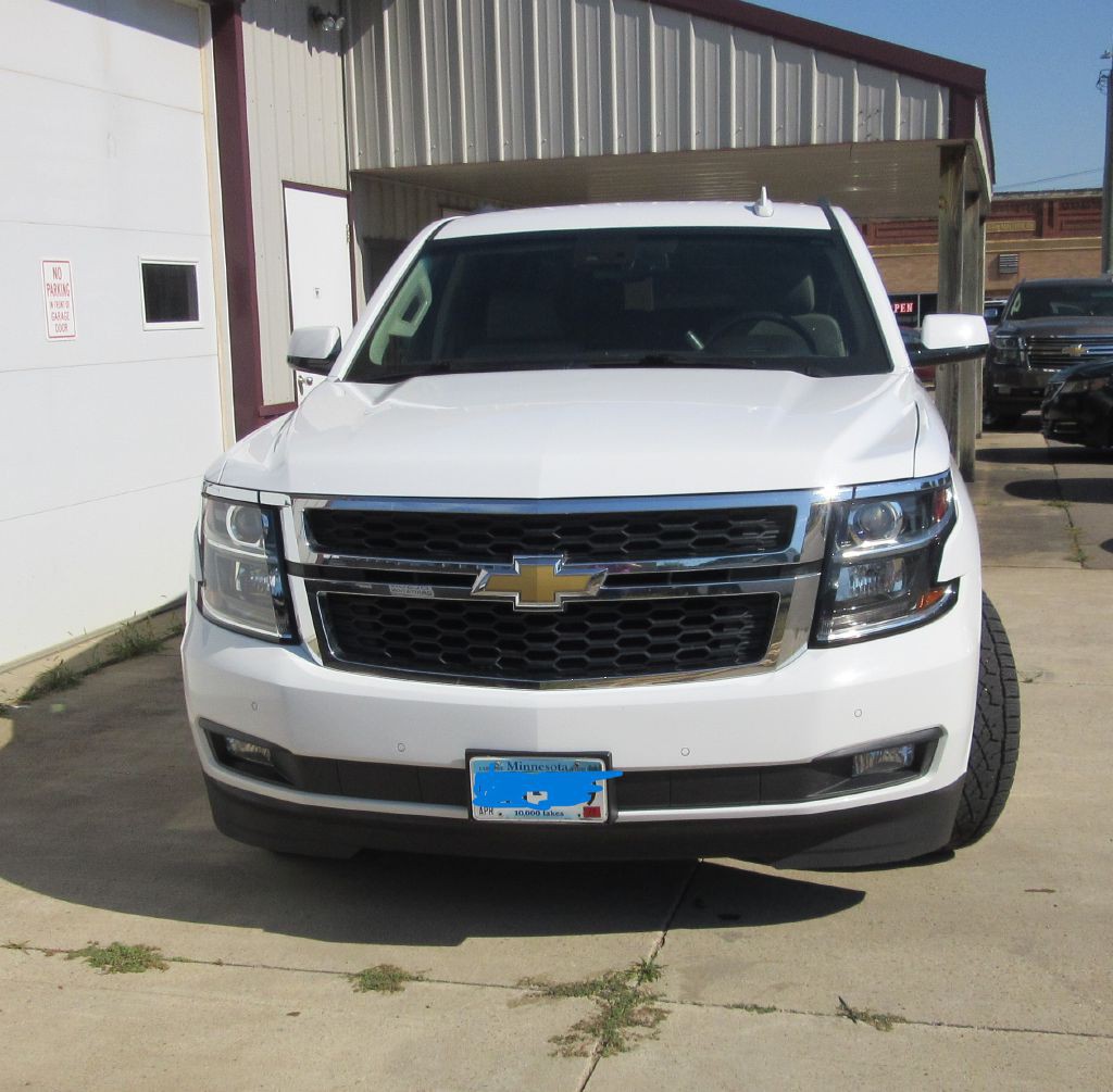 2016 Chevrolet Suburban Image 2