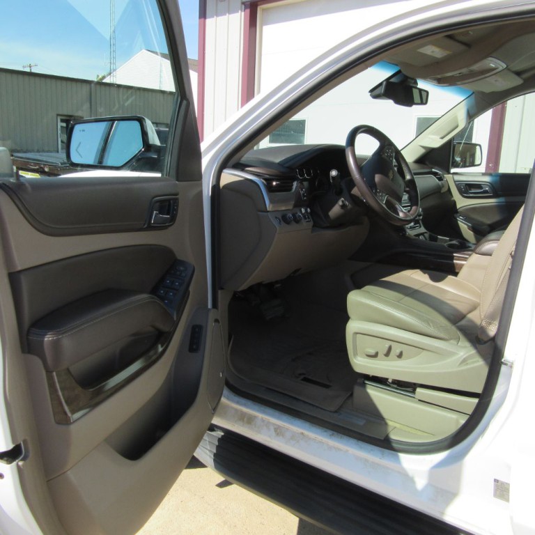 2016 Chevrolet Suburban Image 4
