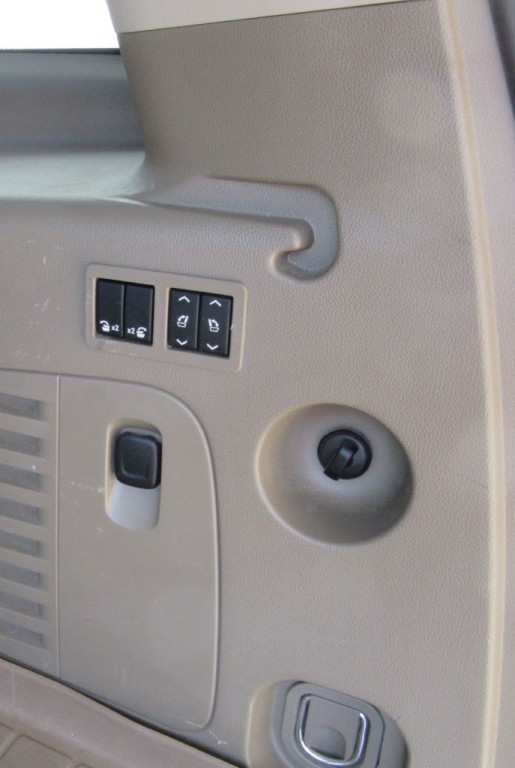 2016 Chevrolet Suburban Image 9