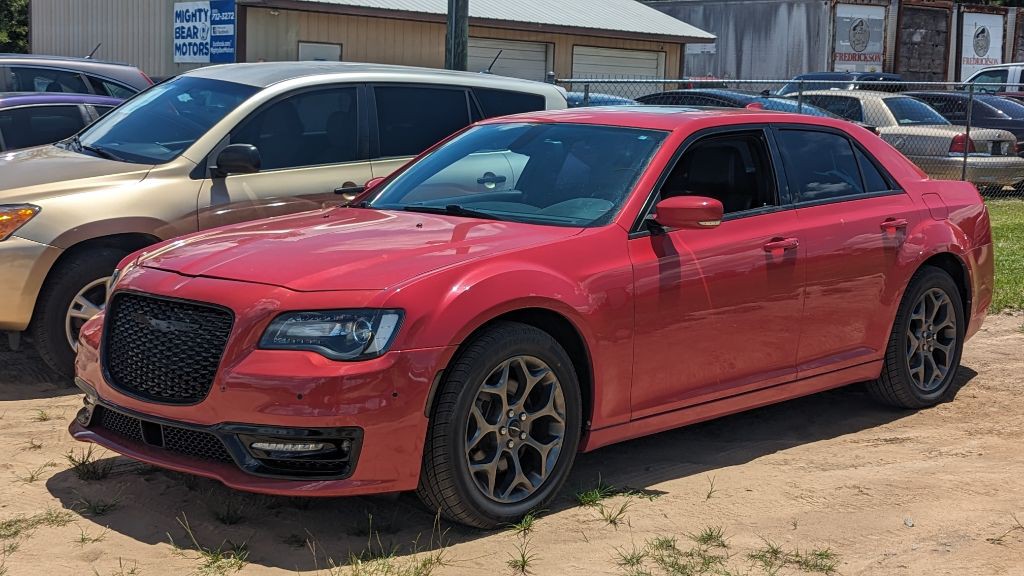 2015 Chrysler 300 Image 2