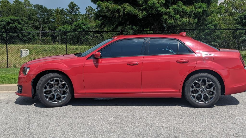 2015 Chrysler 300 Image 8