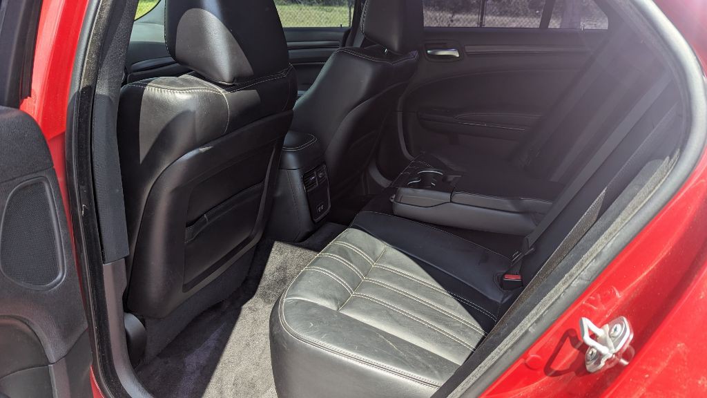 2015 Chrysler 300 Image 17
