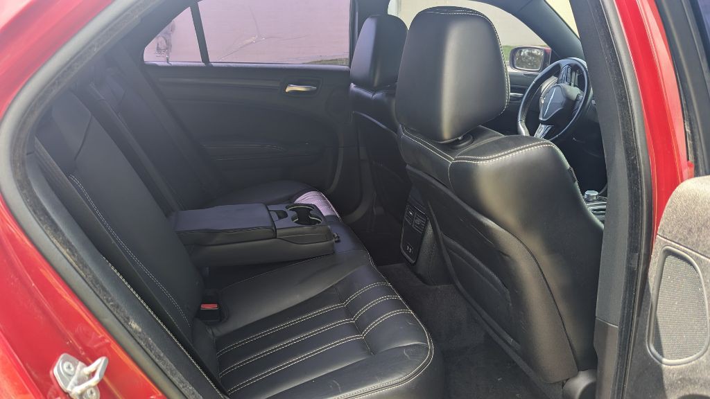 2015 Chrysler 300 Image 20