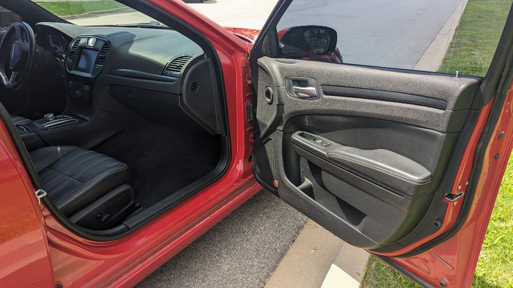 2015 Chrysler 300 Image 21