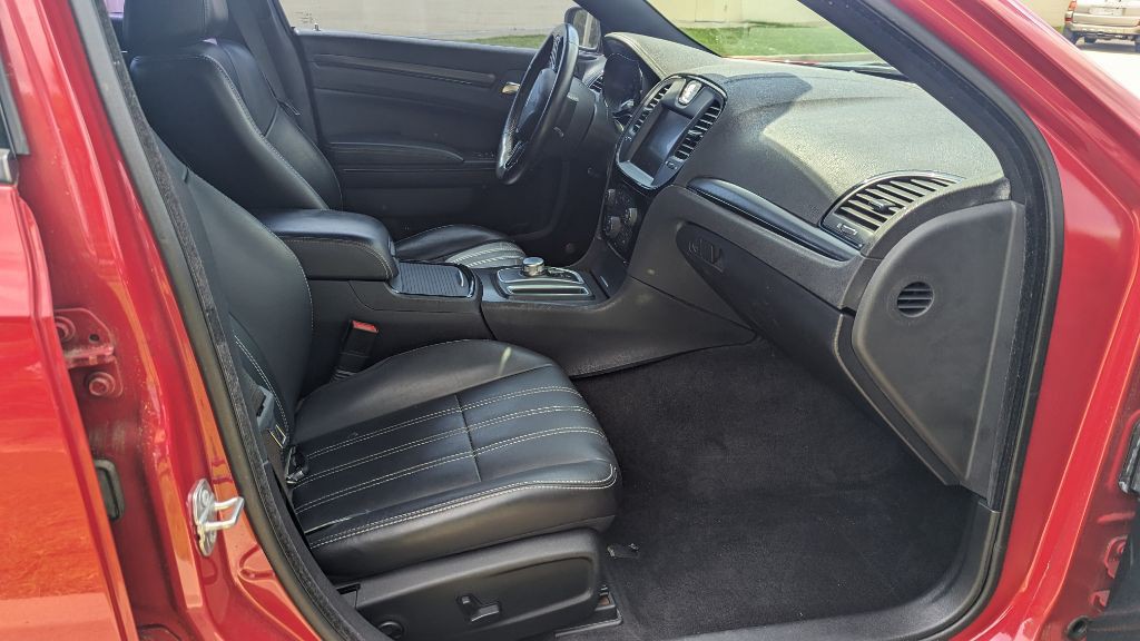 2015 Chrysler 300 Image 22