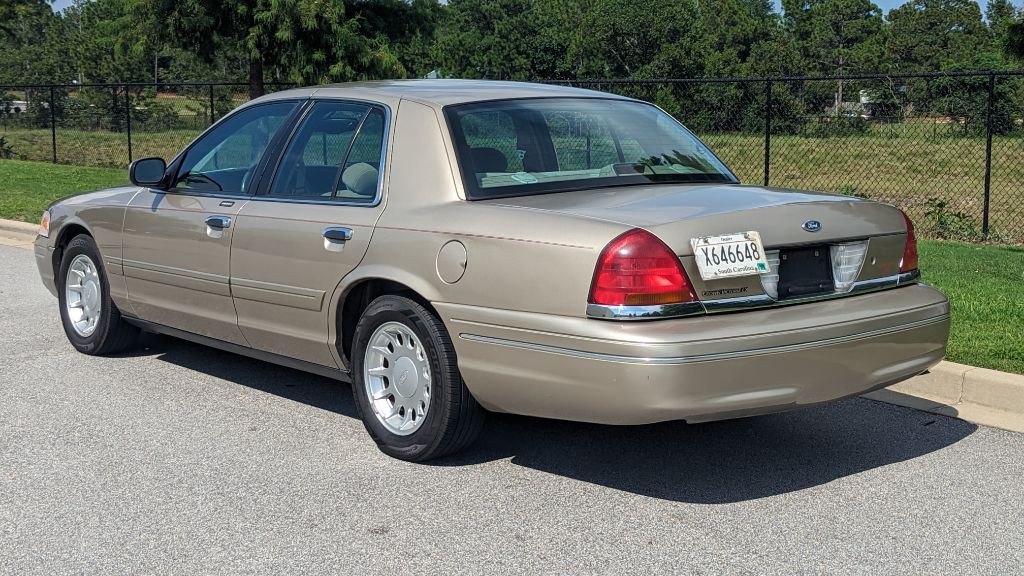 2000 Ford Crown Victoria Image 6