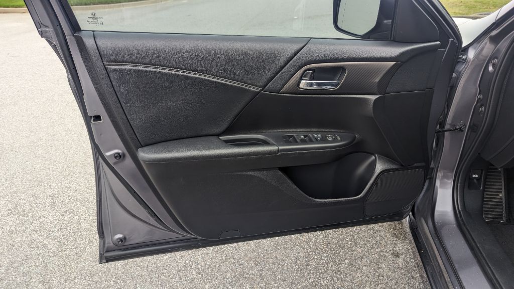 2016 Honda Accord Image 9