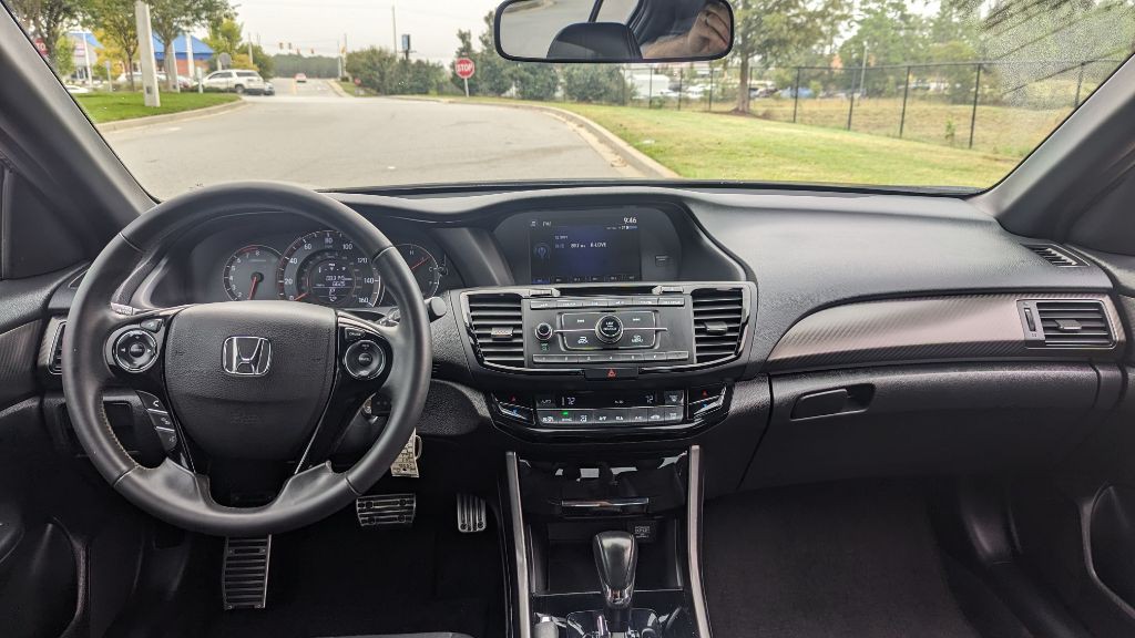 2016 Honda Accord Image 17