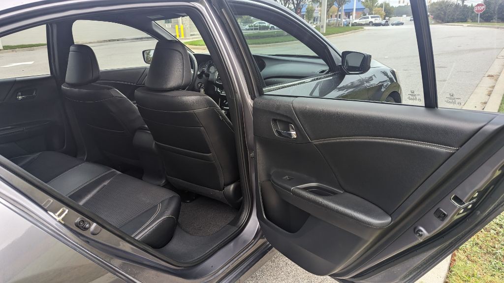 2016 Honda Accord Image 24