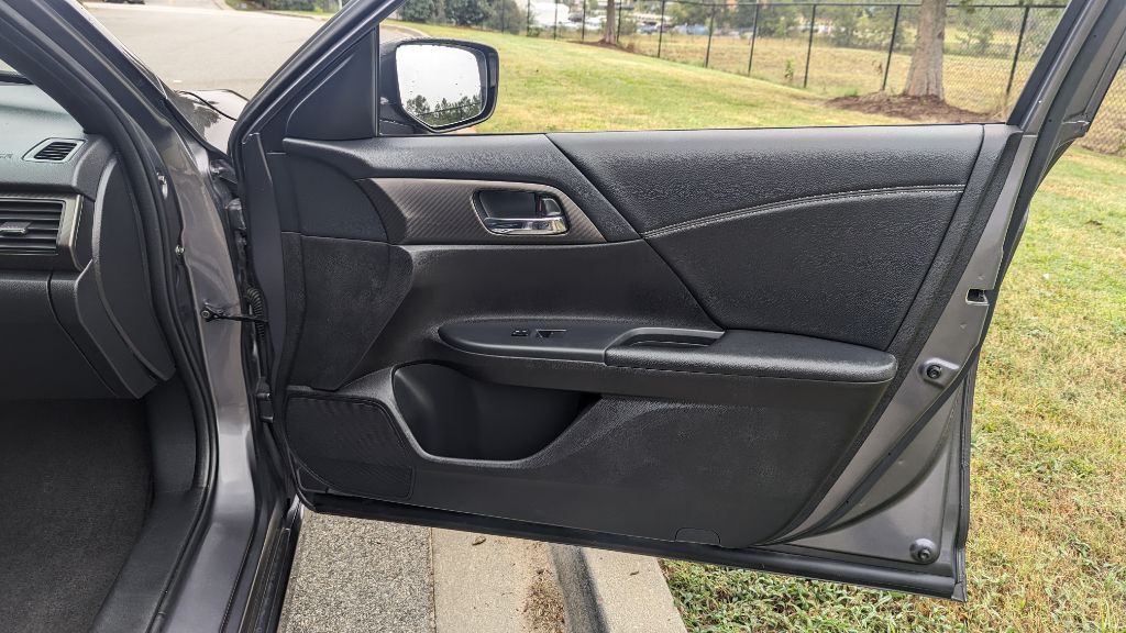 2016 Honda Accord Image 26