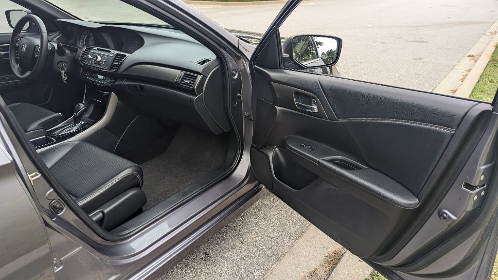 2016 Honda Accord Image 27