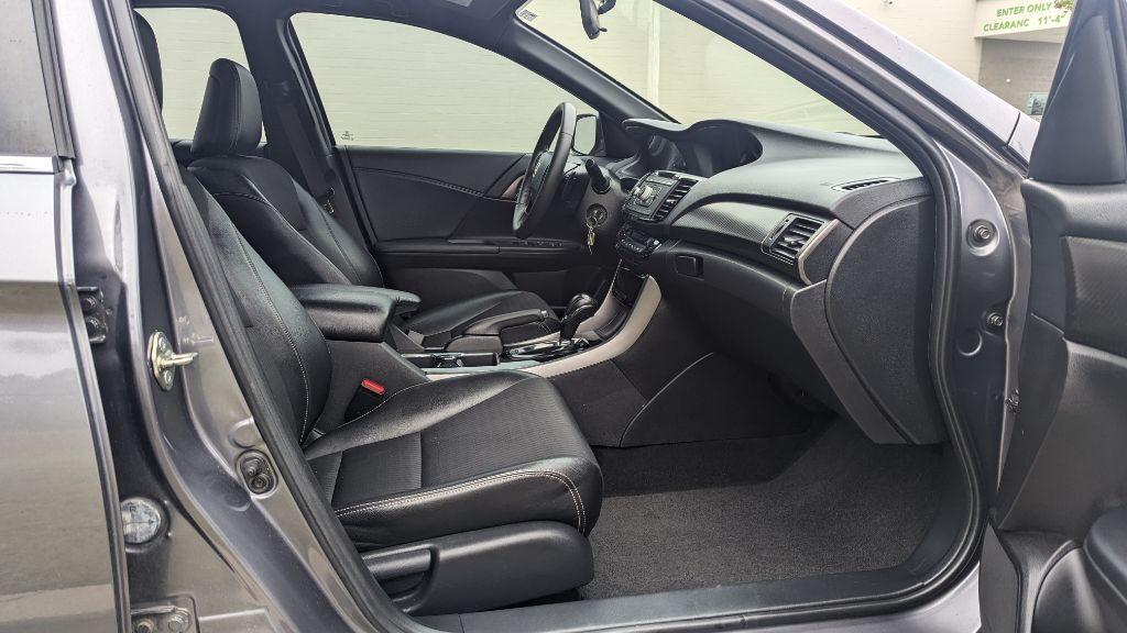 2016 Honda Accord Image 28