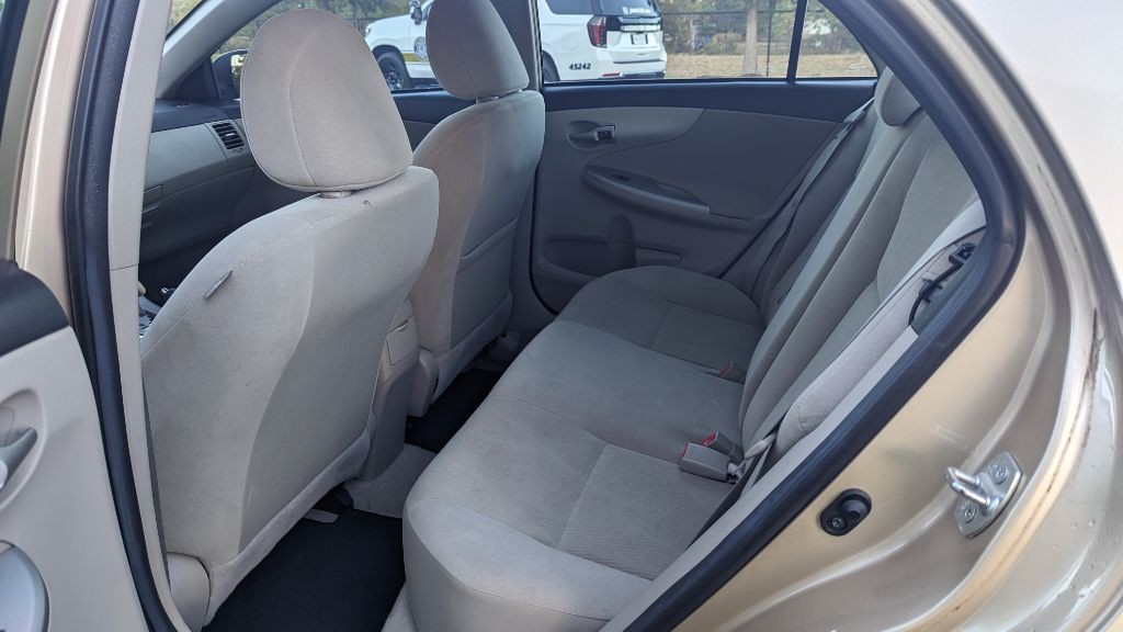 2013 Toyota Corolla Image 14