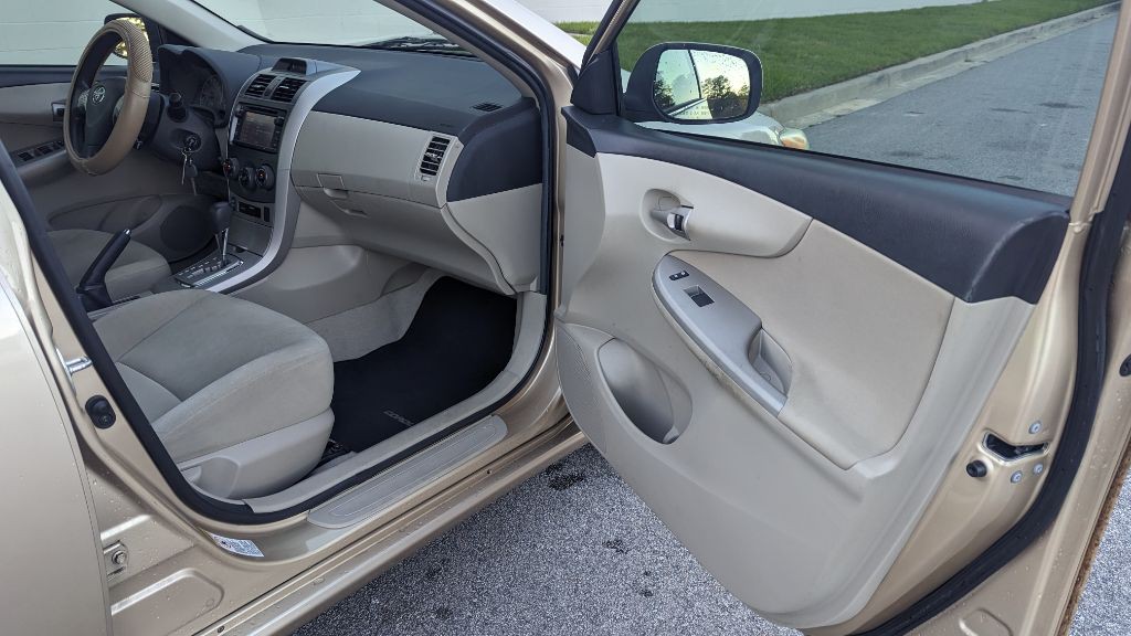 2013 Toyota Corolla Image 20