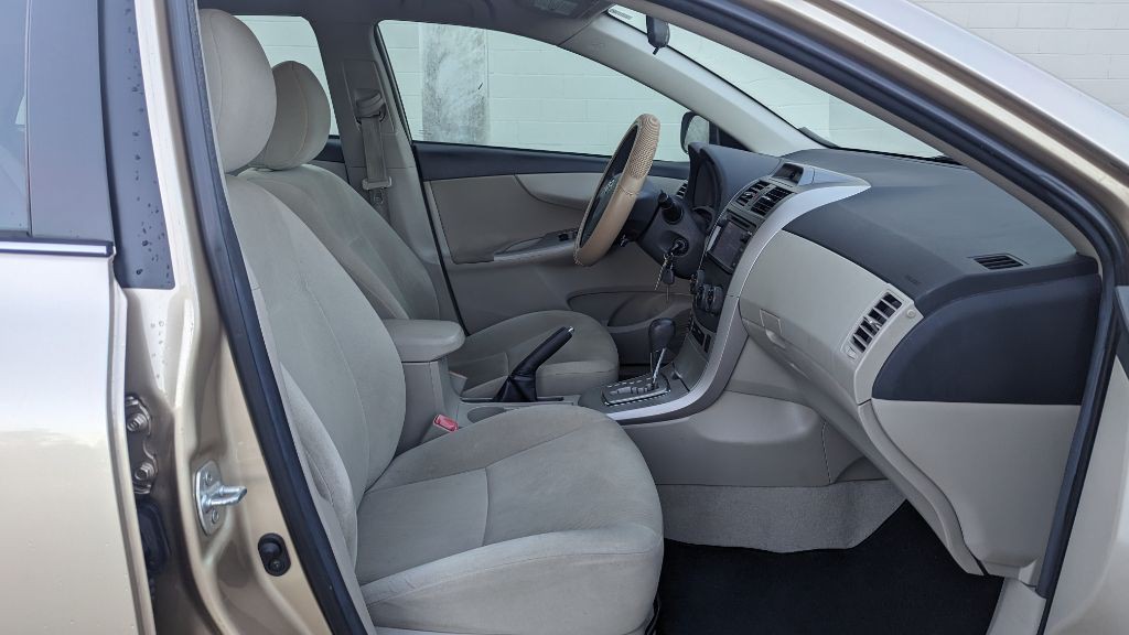 2013 Toyota Corolla Image 21