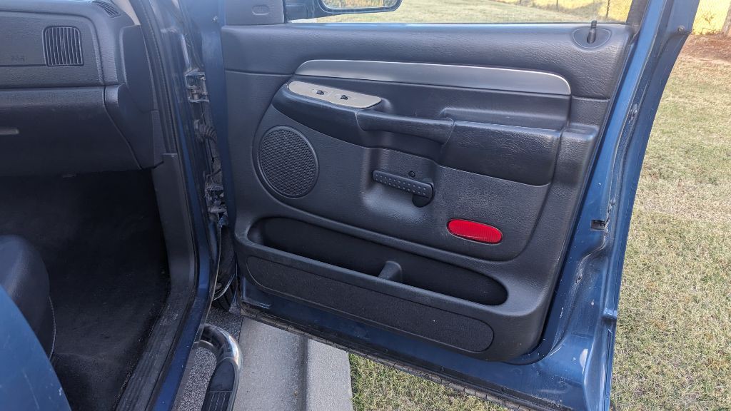 2005 Dodge Ram 2500 Image 21