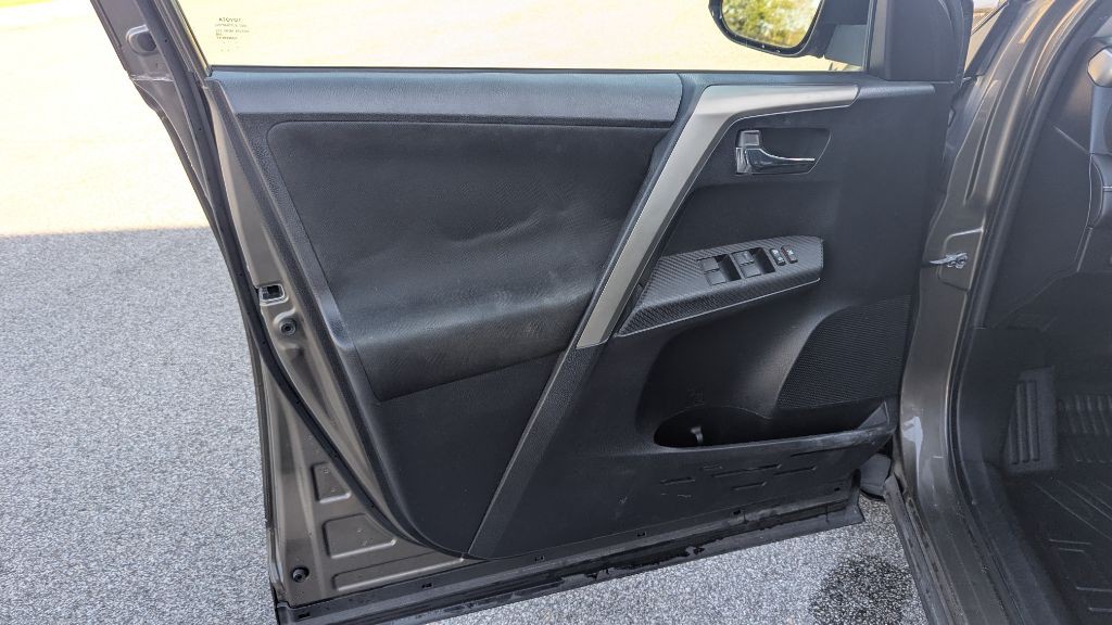 2015 Toyota Rav4 Image 9