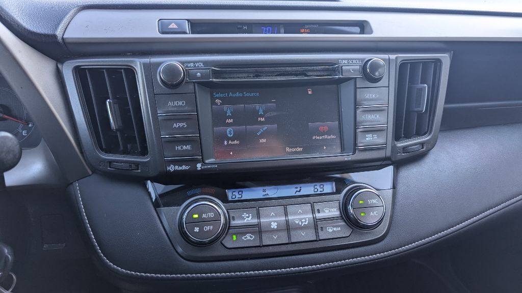 2015 Toyota Rav4 Image 11