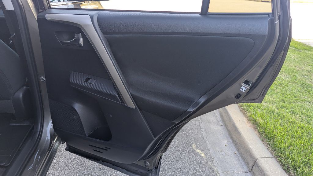 2015 Toyota Rav4 Image 21