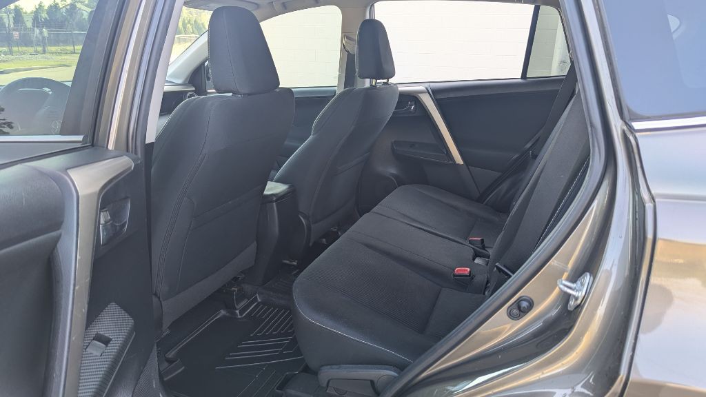 2015 Toyota Rav4 Image 17
