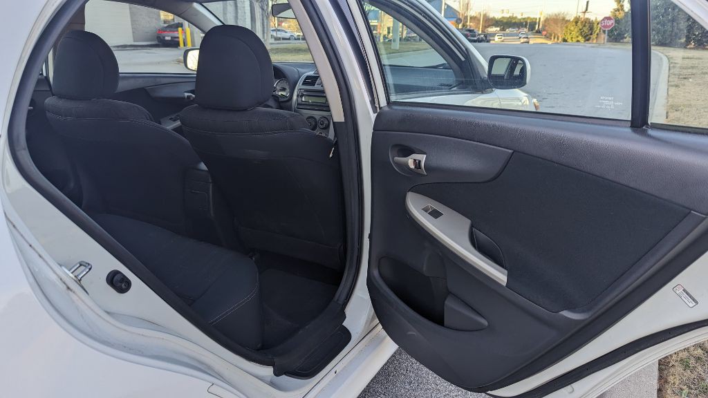 2012 Toyota Corolla Image 20