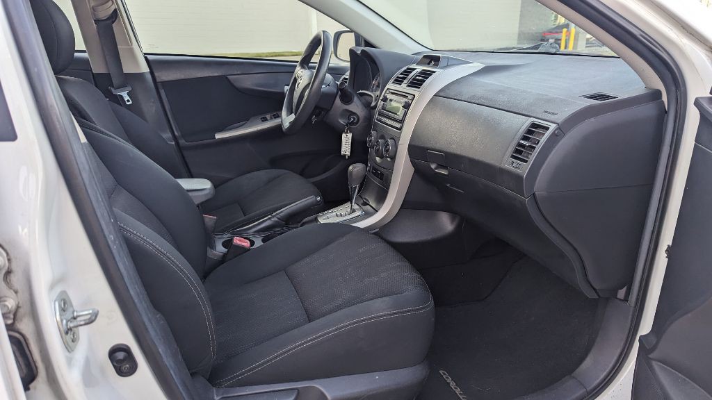 2012 Toyota Corolla Image 25