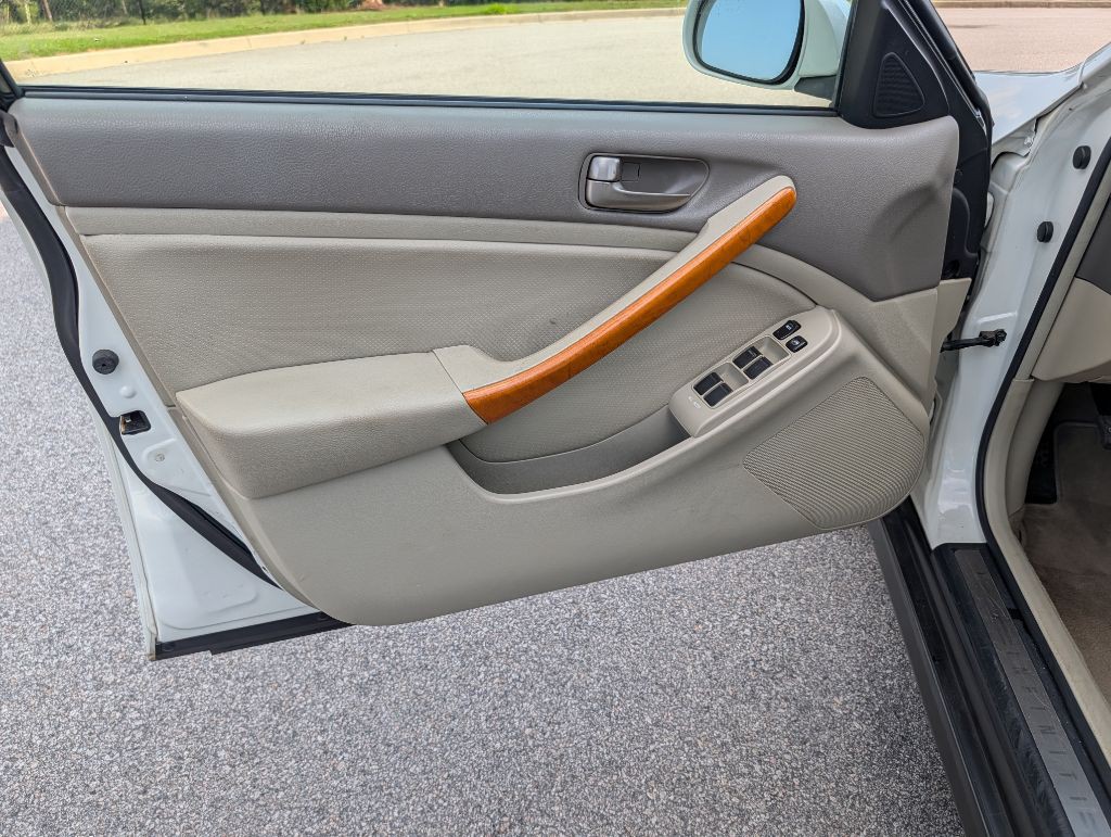 2003 INFINITI G35 Image 9