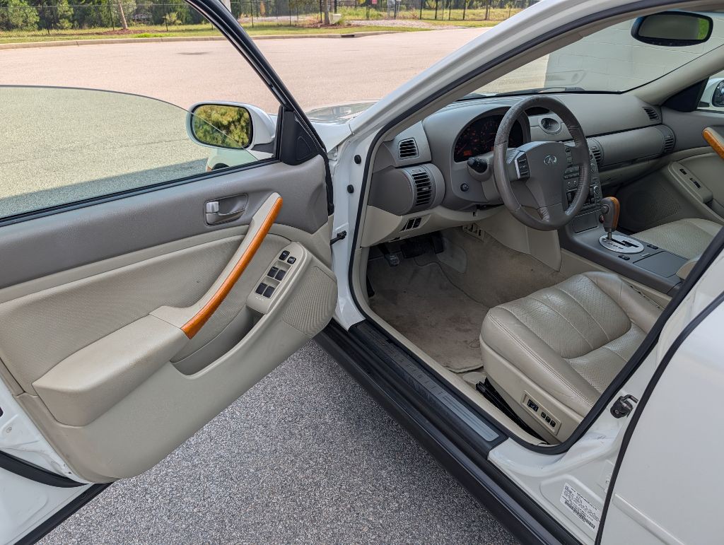2003 INFINITI G35 Image 10