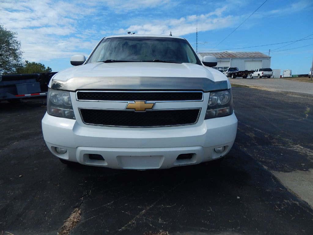 2012 Chevrolet Suburban Image 2