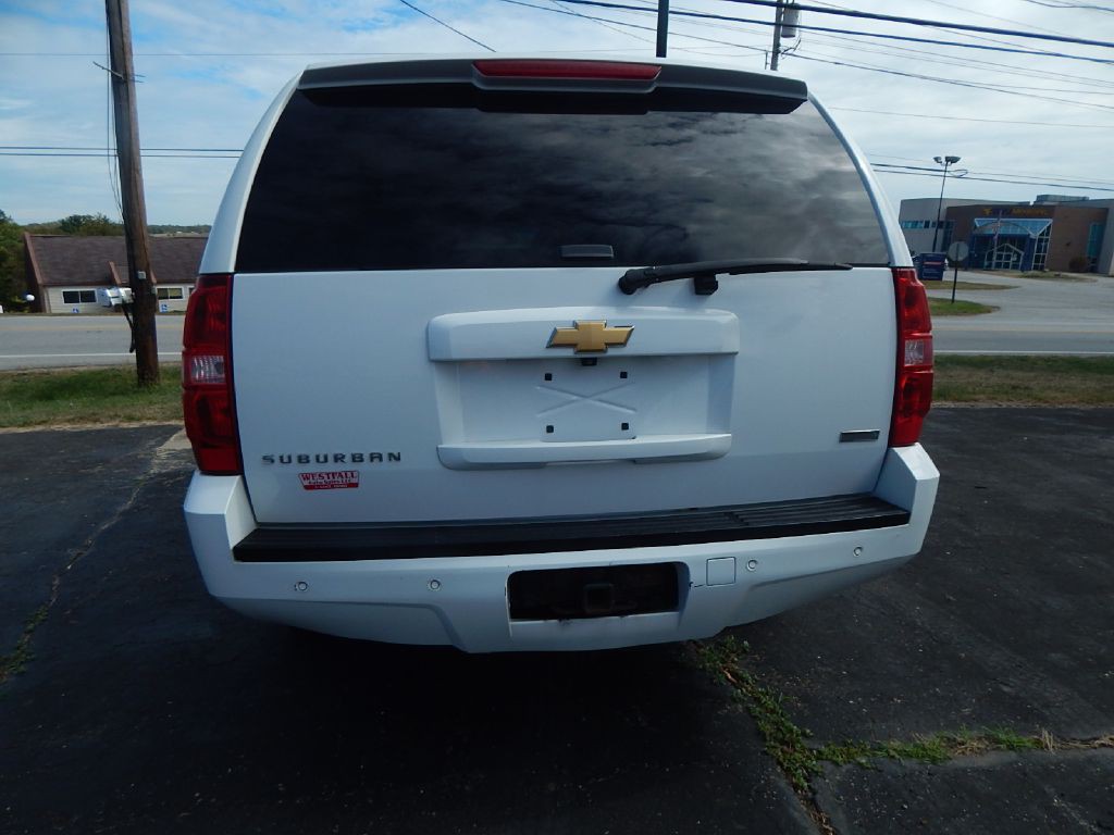 2012 Chevrolet Suburban Image 3