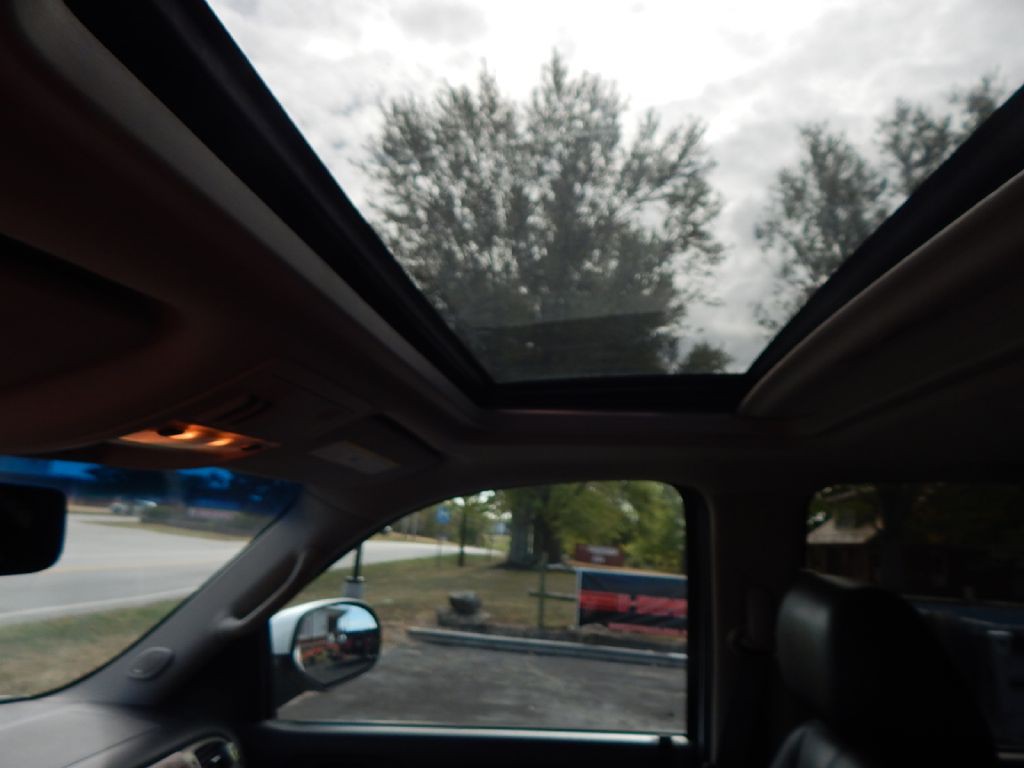 2012 Chevrolet Suburban Image 10