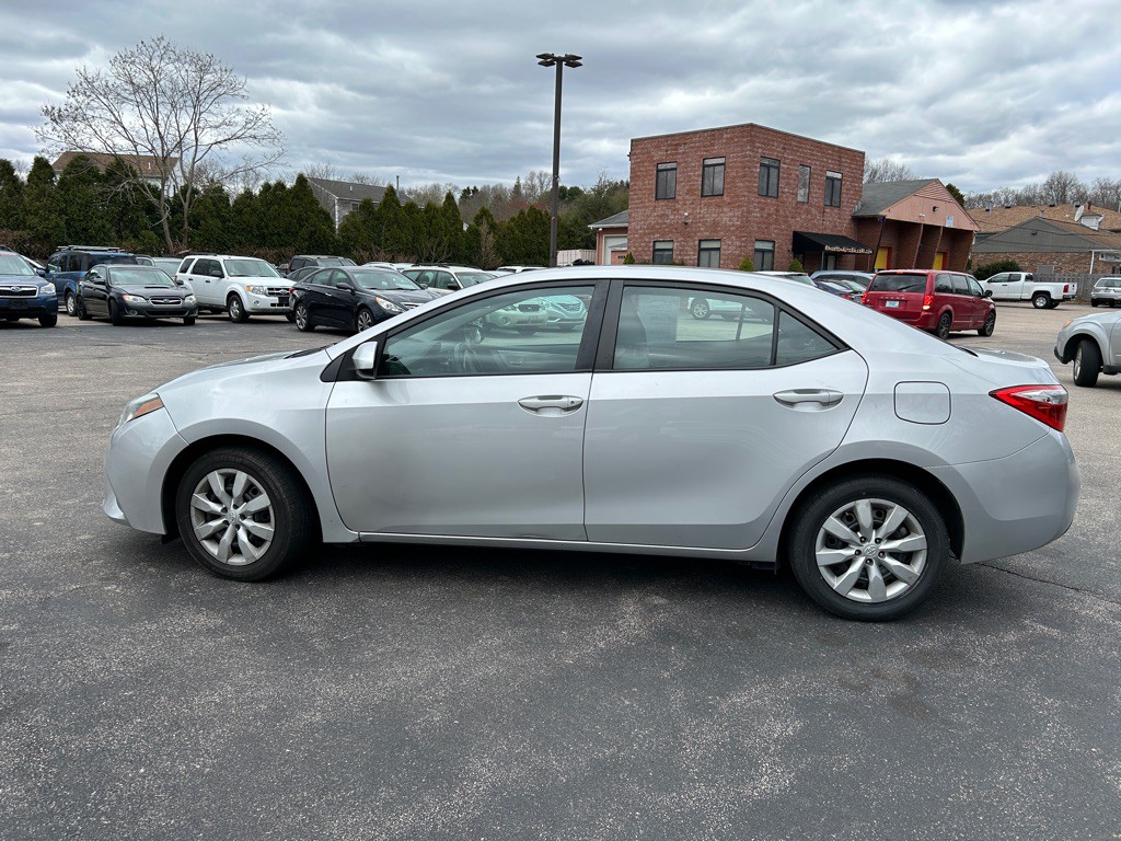 2015 Toyota Corolla Image 2