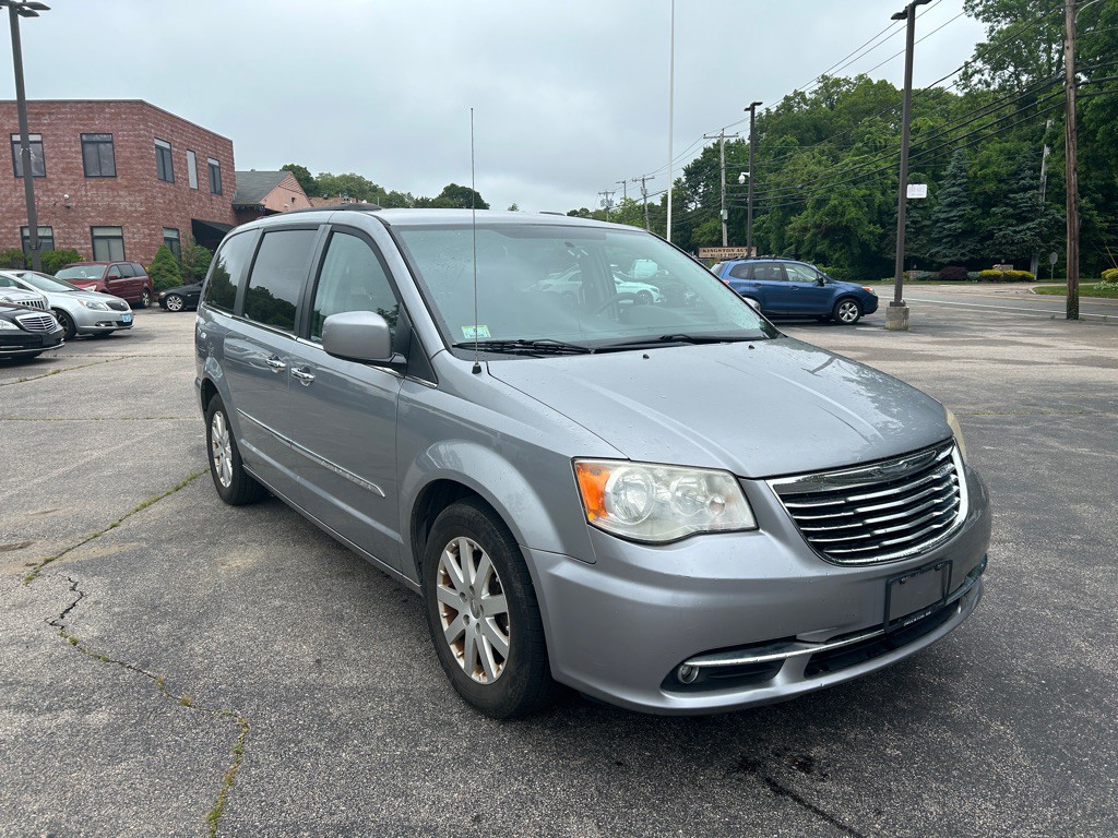 2014 Chrysler Town & Country Image 3