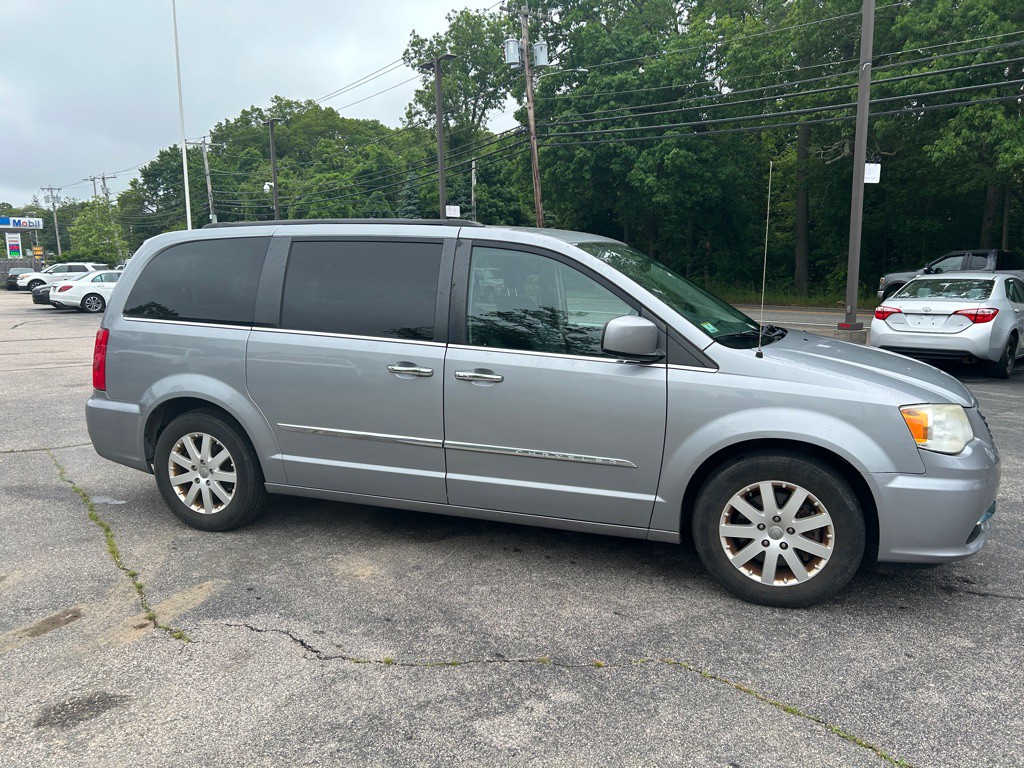 2014 Chrysler Town & Country Image 4