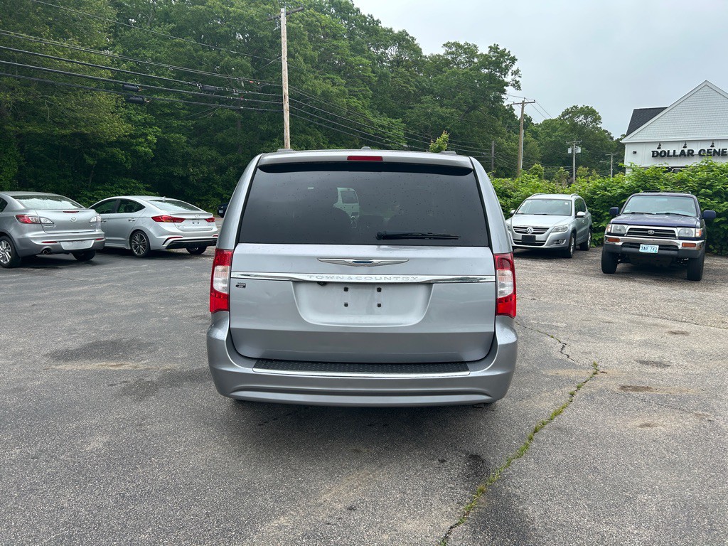 2014 Chrysler Town & Country Image 6